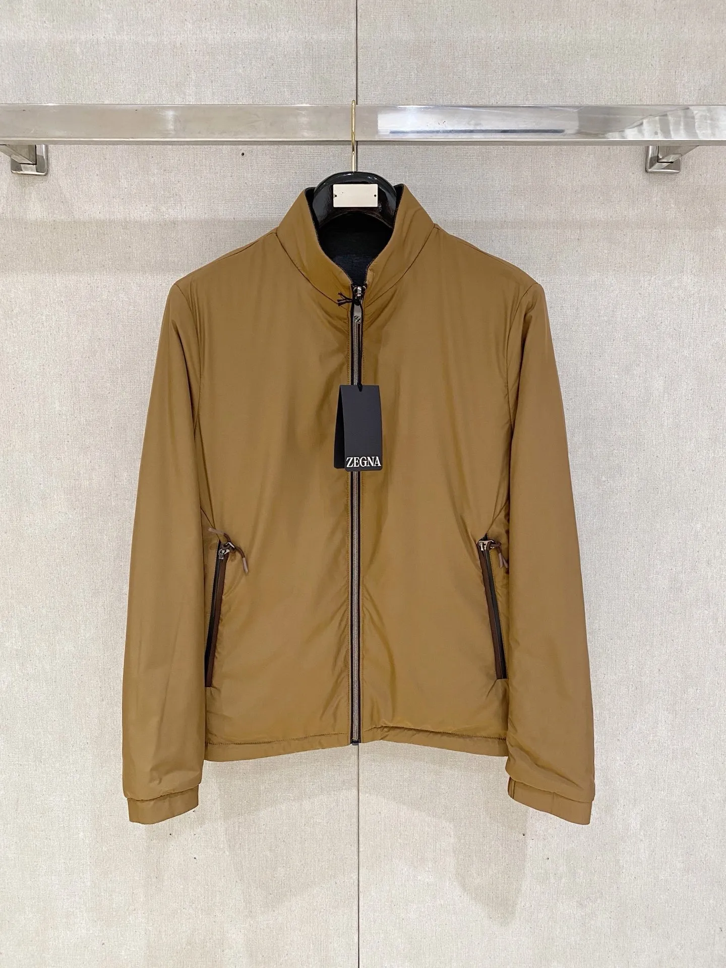 ZEGNA ✅ ： ， ， ； ， 。 ， ， 。 ✅ ：Classic ， ， ， ， 。 ✅ ： ， ， ； ， logo， ， 。 ： 、Cream White、Black。 ✅ ： ， ， ， 、 、 ， Versatile 。 Sizes：M-4XL